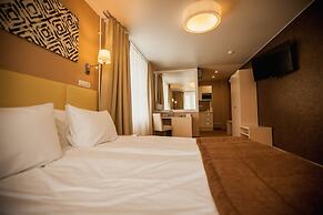 Ya - Hotel