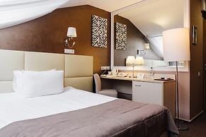 Ya - Hotel