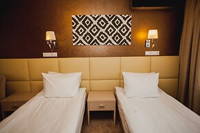 Ya - Hotel
