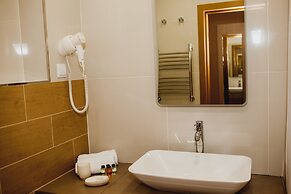 Ya - Hotel