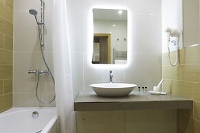 Ya - Hotel