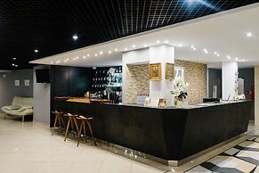 Ya - Hotel