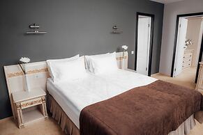Ya - Hotel