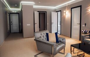 Ya - Hotel
