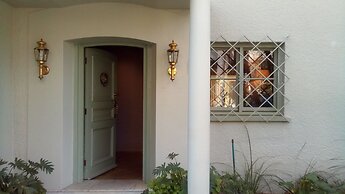 Hoeveld House