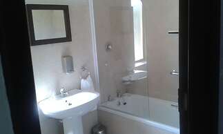 Clanwilliam Hotel by Country Hotels