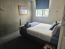 Piwaka Lodge and Backpackers