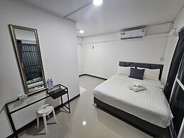 Loft 21 Apartment Romklao