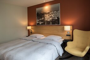 Hotel 6400