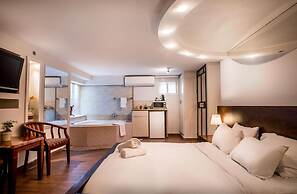 Avital Hotel