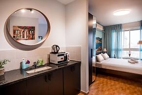 Avital Hotel