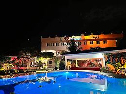 Cocomango's Resort