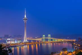 Grand Harbour Hotel