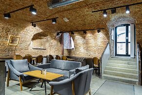 Red Brick Hotel