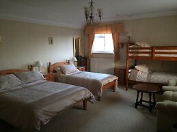 Half Moon Hotel and Restaurant