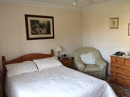 Half Moon Hotel and Restaurant