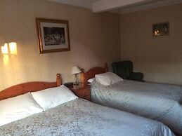 Half Moon Hotel and Restaurant