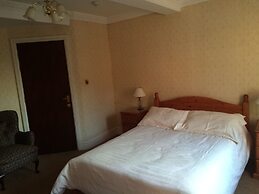 Half Moon Hotel and Restaurant