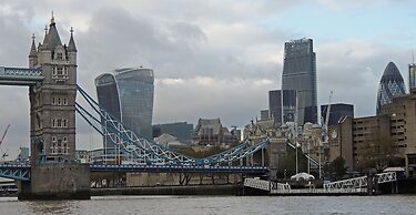 Tower Bridge City Apartments