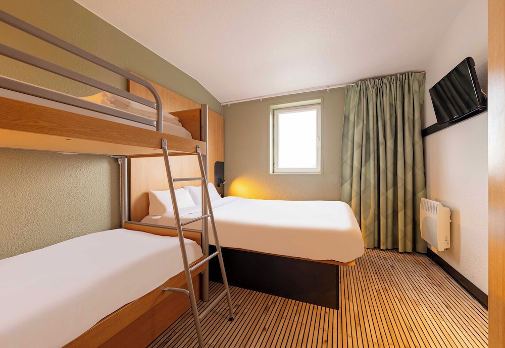 B&B HOTEL Calais Centre Saint-Pierre