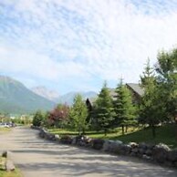 Pinnacle Ridge Chalets by Fernie Lodging