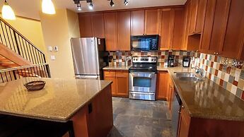 Pinnacle Ridge Chalets by Fernie Lodging