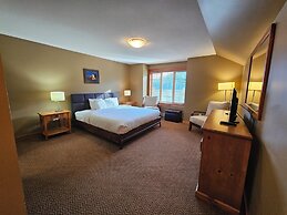 Pinnacle Ridge Chalets by Fernie Lodging