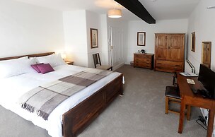 Ty Helyg Guest House