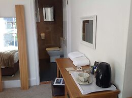 Ty Helyg Guest House