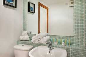 MetroStays - Riverside Apartment