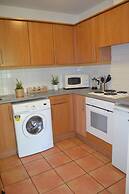 MetroStays - Riverside Apartment