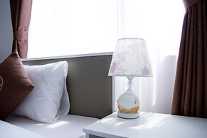 Poetic Hue Hotel
