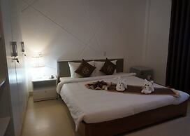 Poetic Hue Hotel