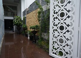 Poetic Hue Hotel