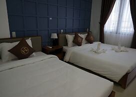 Poetic Hue Hotel