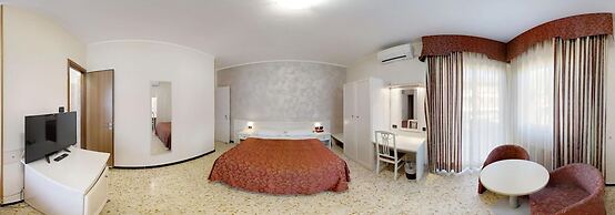 Gold Hotel