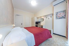 Gold Hotel