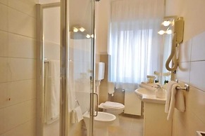 Gold Hotel