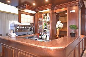 Gold Hotel