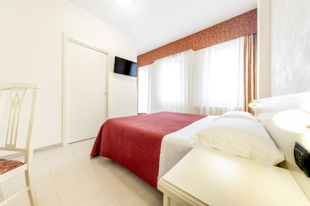 Gold Hotel