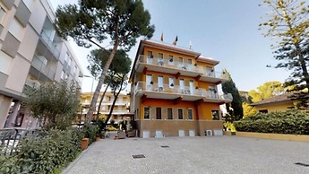 Gold Hotel