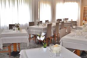 Gold Hotel