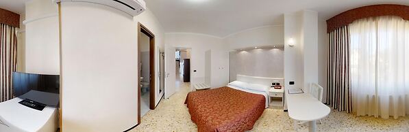Gold Hotel