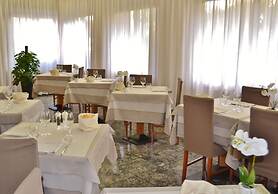 Gold Hotel