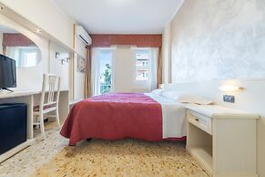 Gold Hotel