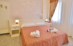 Gold Hotel