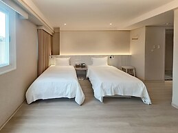 Good Hotel