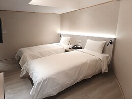 Good Hotel