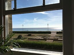 Moray Beachside Apartments