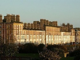 Moray Beachside Apartments